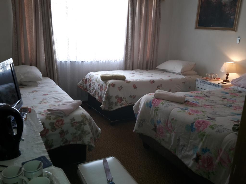 Heila'S In House Family Room-Homestay! Bloemfontein Esterno foto
